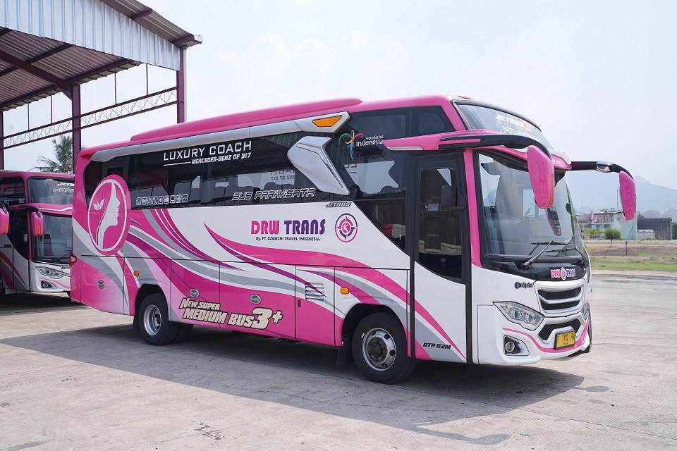 Kapasitas Medium dan Big Bus DRW Trans untuk Opsi Perjalanan Wisata