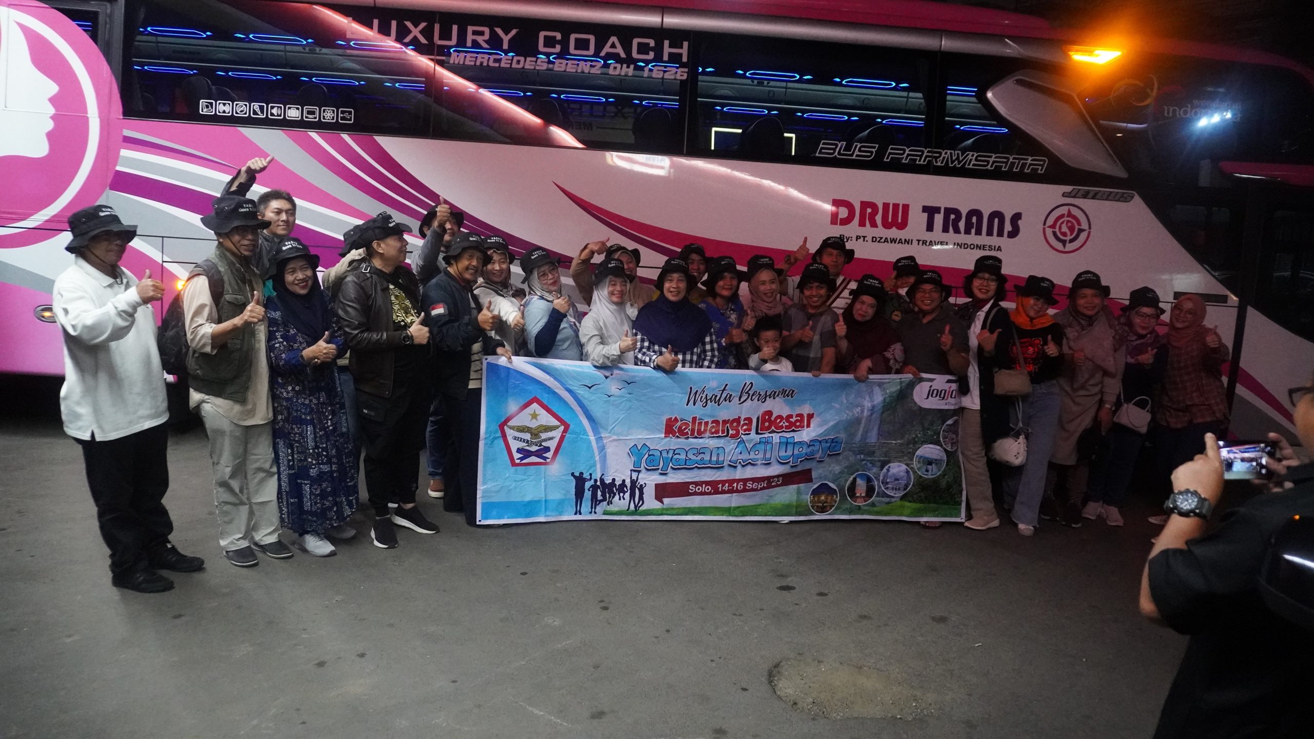 BERLIBUR DENGAN DRW TRANS BUS PARIWISATA