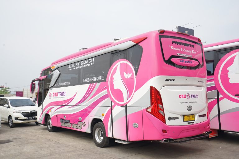 Keunikan Bus Pariwisata DRW Trans, Mulai dari Fasilitas, Mesin, hingga Kapasitas